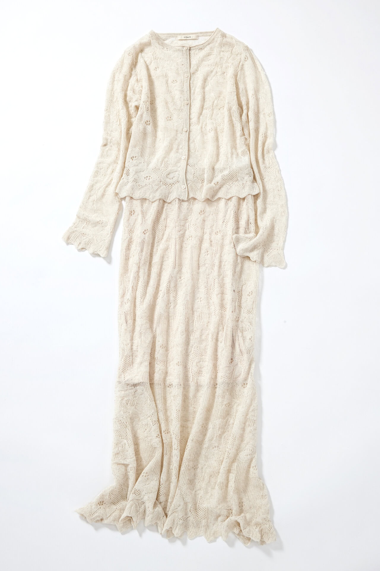 Lacy Knit Cardigan￥19,800、Lacy Knit Skirt￥22,000