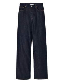 【TENCEL™ DENIM STRAIGHT/テンセル デニム ストレート】|「日本人をスタイルよく見せるのが上手過ぎる」伊東牧子が40代に推奨するマウジーのデニムとは|