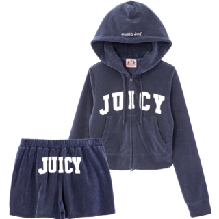 ネイビーショートパンツ¥10,450、ネイビーフーディ¥11,990（Juicy Couture ¦ MOUSSY／バロックジャパンリミテッド）