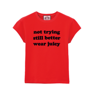 レッドTシャツ¥7,480（Juicy Couture ¦ MOUSSY／バロックジャパンリミテッド）