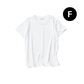 【ATON】白Tシャツ 大人が無理なく着られる、今っぽさを備えたコンパクトT。飾り気のないクリーンさが、仕立てのよさを際立たせます。吸水速乾性に優れたドライタッチのコットン素材が素肌に心地いい。¥17, 600(エイトン/エイトン青山)