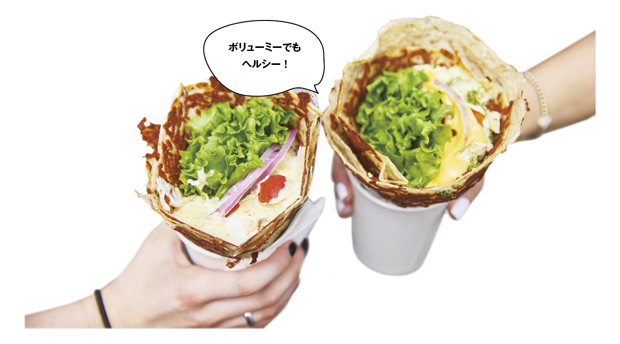 チーズソースやハラペーニョ追加など各種トッピングは$1〜、グルテンフリーオプションは$3。左：チキン・シーザー$16、右：チキン・ペスト$16。