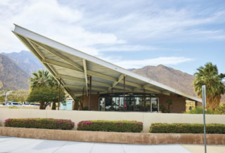 観光案内所も、まるで美術館!「PALM SPRINGS VISITOR CENTER」も1965年のミッドセンチュリー建築。
