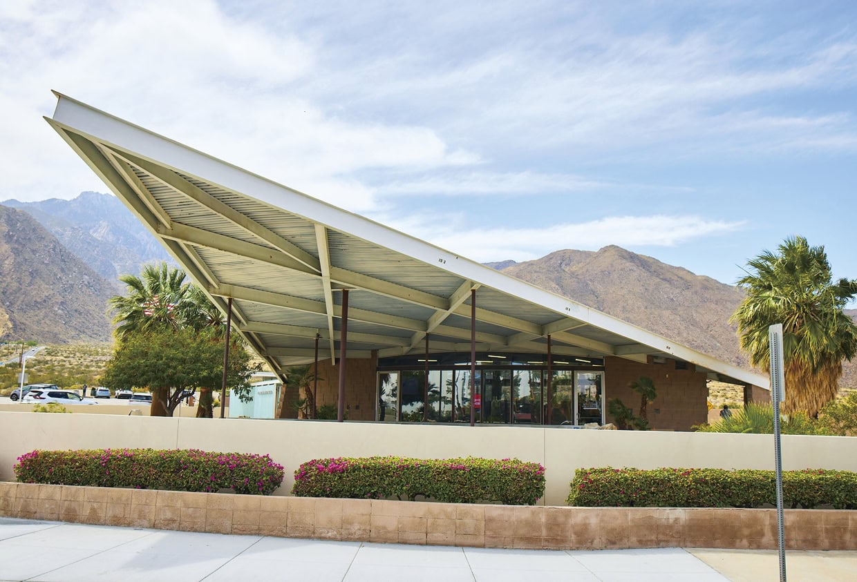観光案内所も、まるで美術館！「PALM SPRINGS VISITOR CENTER」も1965年のミッドセンチュリー建築。