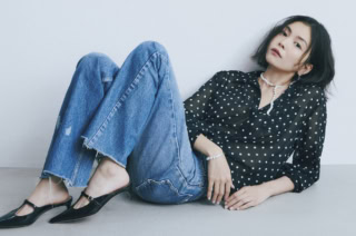 トップス¥24,200(プランクプロジェクト/プランクプロジェクト 青山店)、デニムパンツ¥68,200(マディソンブルー)、シューズ¥69,300(ペリーコ/アマン)