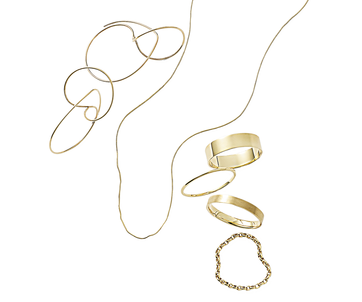 ピアス［K10YG］¥188,100（ヒロタカ／ヒロタカ 表参道ヒルズ）、ネックレス［K18YG］¥151,800（マリハ）、リング上から：［K18YG］¥156,200、［K18YG］¥46,200（共にエテ ビジュー）、［K18YG］¥149,600（エテ）、リング［K18YG］¥55,000（マリハ）