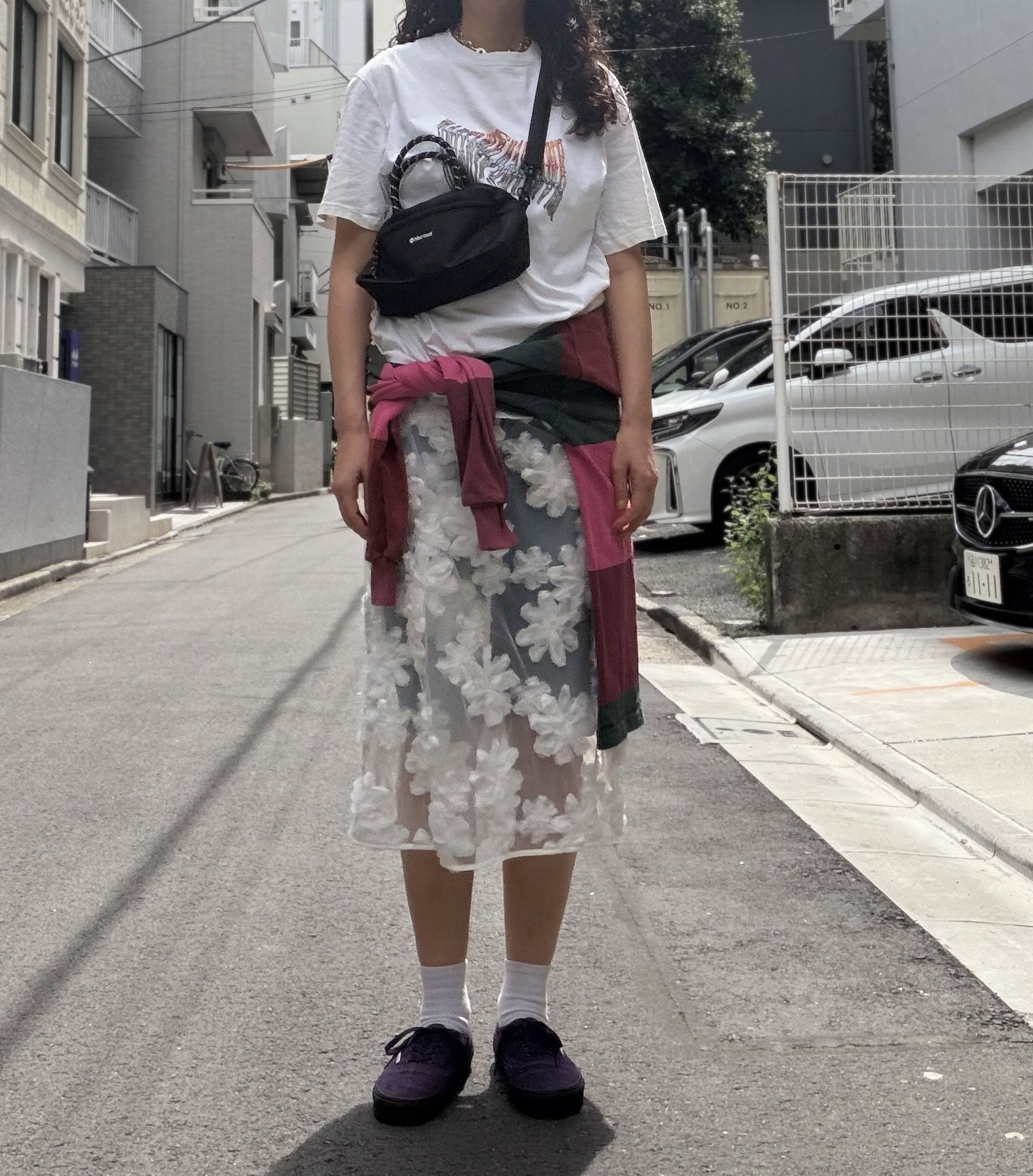 今や新定番になりつつある横型バッグ。いつかは欲しいと思っていたのですが、【マーモット】で実現できちゃいました！ しかも筆者好みの小ぶりなサイズ感なので、ショルダーストラップを短めにしてサコッシュのようにセットしてもバランスがよかったです