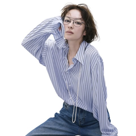 今、取り入れるべき【40代の眼鏡とメイク】黒メタルにグリーンシャドウでエッジというスパイスを♡