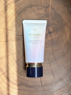 クレ・ド・ポー ボーテ アンベリスールデクラ SPF25・PA+++／40g／¥14,300 ※参考小売価格