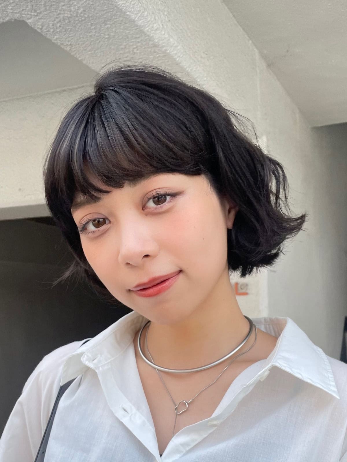「短くしても幼くならず、大人っぽい雰囲気になれて新鮮でした。軽くスタイリングするだけで形が決まるので、とても扱いやすいです」