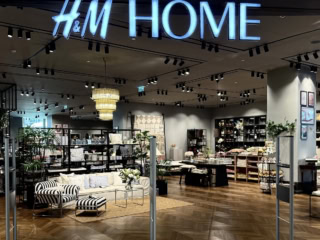H&M HOMEは店舗が日本にないのでじっくりチェック。オンラインでは見なかったものも沢山ありました