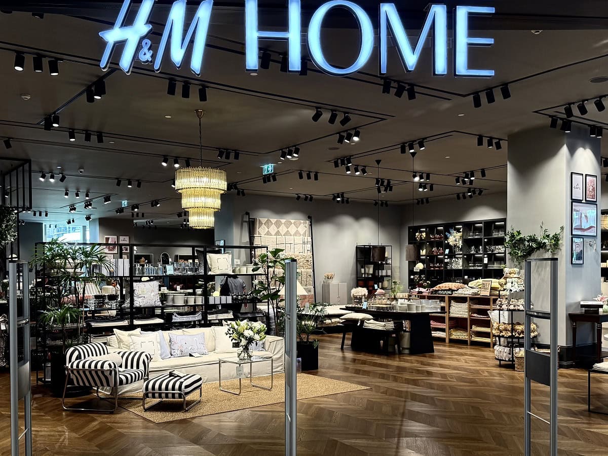 H&M HOMEは店舗が日本にないのでじっくりチェック。オンラインでは見なかったものも沢山ありました