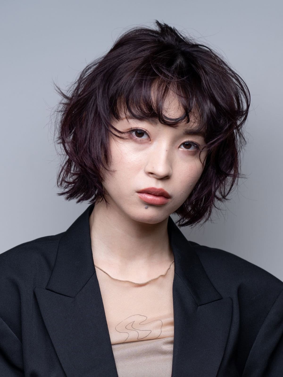 クールでモードなのにちゃんと女性らしい。メイクとのバランスも楽しめそう！