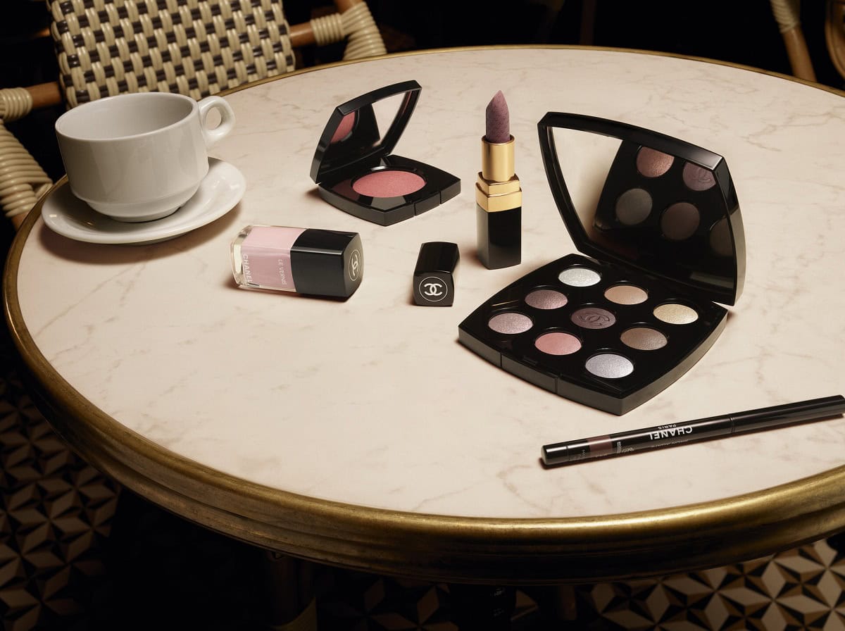 コレクションしたくなる限定のパレット。エンボスロゴのリップスティックも可愛いすぎる！ ©CHANEL
