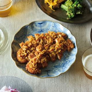 鶏ささ身で作るカツは、あっさり軽やかで体に負担が少ないので大人にこそ食べて欲しい！ 旨みたっぷりの香味だれも最高。