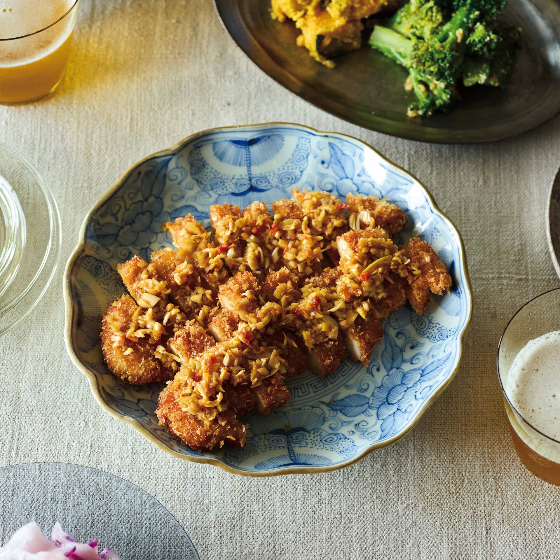 鶏ささ身で作るカツは、あっさり軽やかで体に負担が少ないので大人にこそ食べて欲しい！ 旨みたっぷりの香味だれも最高。