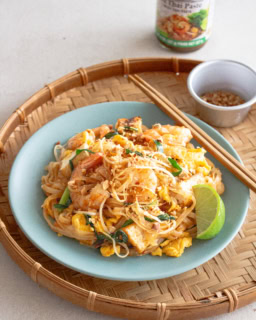 ペーストがあれば麺をビーフンとかにアレンジして、いろいろなパッタイが楽しめる。