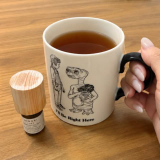 深く吸って深呼吸して頭の緊張をほぐしたら、温かい飲み物で内側からじんわり温まります。すり減った心をリセットし、「明日もまた頑張ろう」と思える私の大切な夜の締めくくり習慣です。
