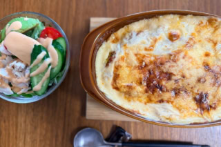 見た目はいつものミラノ風ドリア!食材をチェンジするだけで、お腹すっきりの腸活ランチに。