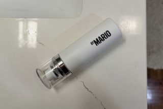 乾燥させずにメイクを完璧に密着・馴染ませる名品を購入しました。SURREALSKIN SOFT SETTING SPRAY $36(MARIO)