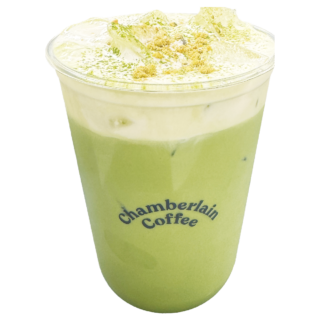 抹茶×ピスタチオの人気ラテ（$8.50）は、クセになる甘じょっぱさ。