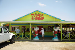 同行していたハワイ通のスタッフさんのNo.1ガーリックシュリンプ。バターガーリックシュリンプ$18