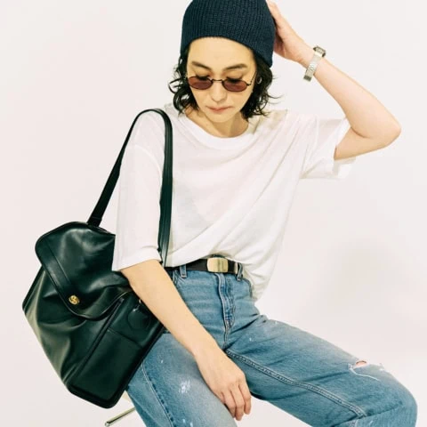 40代、旬の90年代ミニマルスタイルを【白Tとデニム】で作るには「上質T」とハズし小物がカギ!