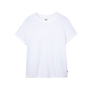 透け感の少ないコットン製のTシャツは、大き過ぎず小さ過ぎず、程よくからだが泳ぐちょうどいいサイズ感。何にでも合わせやすい、まさにベーシックな1枚。Tシャツ¥4,400(リーバイス®/リーバイ・ストラウス ジャパン)