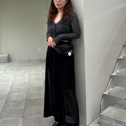 【40代スナップ】キレイめコーデを旬顔に「バレエコアスニーカー」が大人気!|石田愛さん