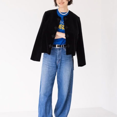 【40代スナップ】秋到来。Tシャツをキレイ目見せ「ベロアジャケット」が可愛い|上枝みどりさん