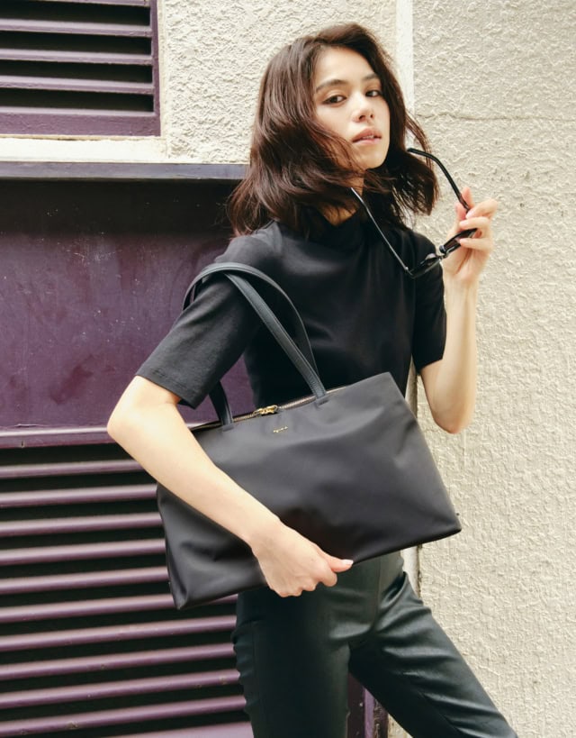 ナイロントート〈Lena〉ラージ¥42,900|佐藤晴美