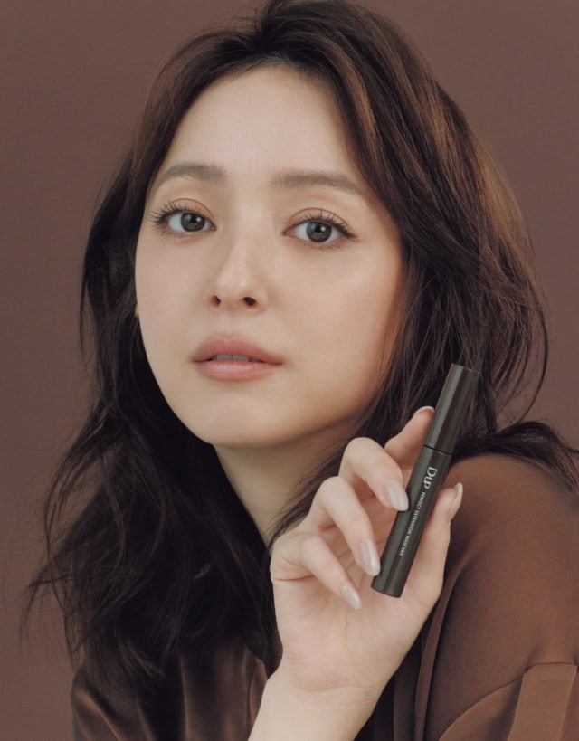 ディーアップ パーフェクトエクステンションマスカラ ピュアブラウン ¥1,650|佐々木希さんの目元、やっぱり素敵!D-UPのマスカラでなりたい印象も思いのままに。