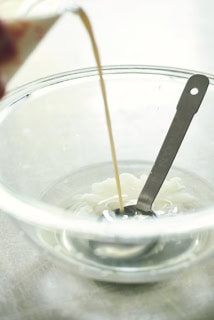 POINT_スープの素は使わず、ささ身のゆで汁をだしとして活用。少なめの水分で旨みたっぷりに仕上げた濃厚なゆで汁は、豆乳と混ぜるだけでコク深いスープに。