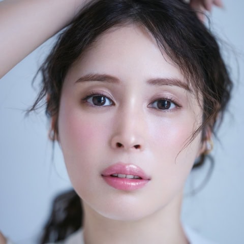 【広瀬アリス×河北裕介】ケア効果のある「ピンクグロス」だけで仕上げる「ふっくら透明ツヤ唇」