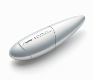 顔、からだ、どちらに使ってもOK。セントケア スキン ミスト 30mL ¥13,200※編集部調べ（SHISEIDO・9月1日発売）