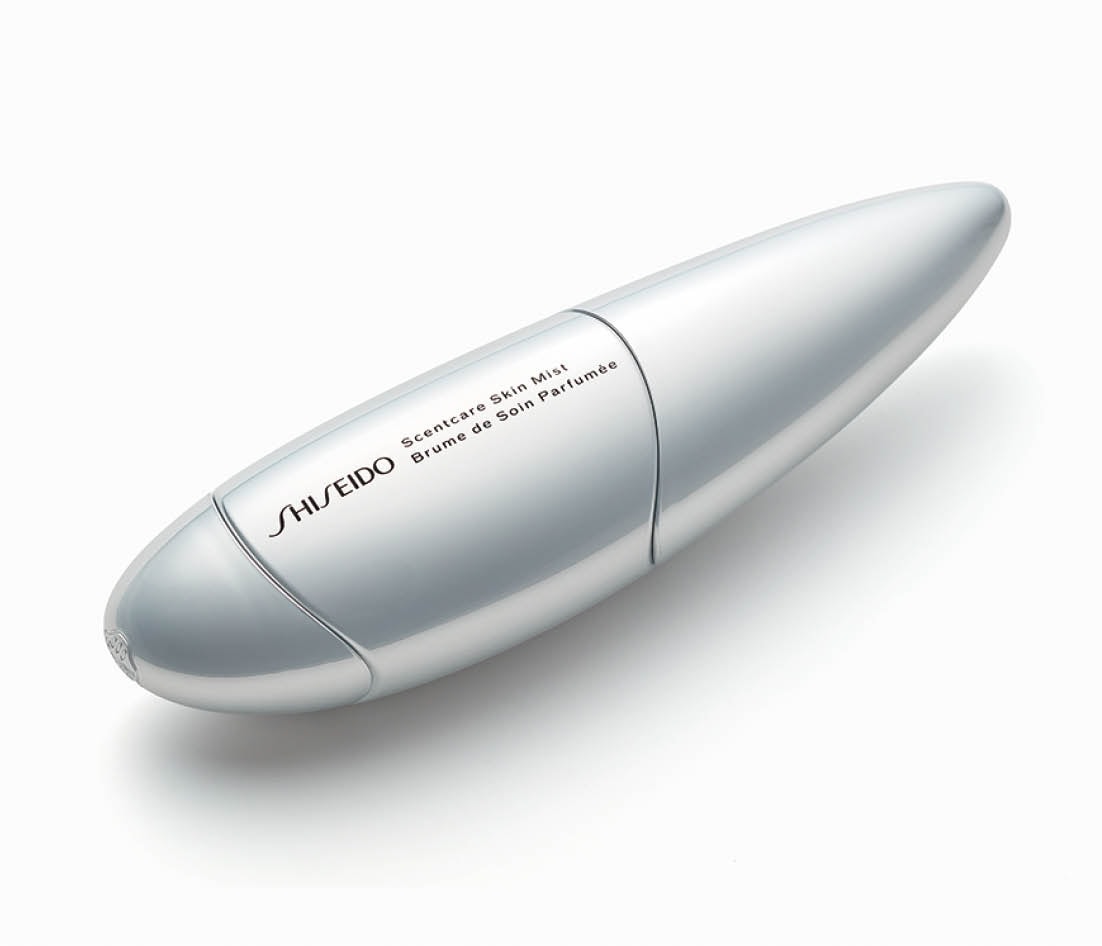 顔、からだ、どちらに使ってもOK。セントケア スキン ミスト 30mL ¥13,200※編集部調べ（SHISEIDO・9月1日発売）