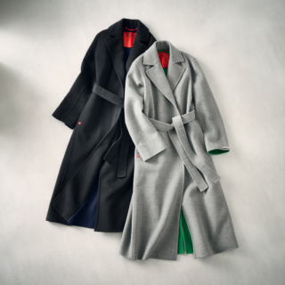 日本限定〈ロングラン〉コート各¥157,300（マックスアンドコー／マックスマーラ ジャパン）