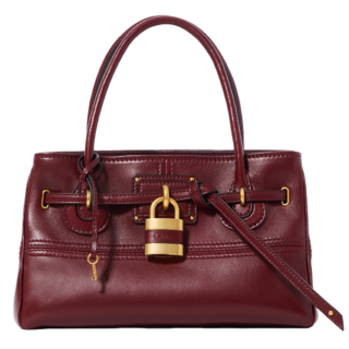 バッグ〈パディントン スリング〉スモール［H17×W27×D7㎝］¥416,900（クロエ／クロエ カスタマーリレーションズ）