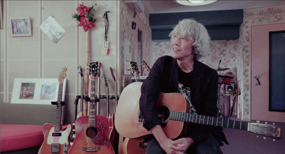 覆面バンドTHE TIMERSほか長く清志郎さんと音楽を奏でたミュージシャンの三宅伸治さん