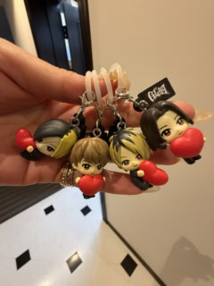 左からHISASHIさん、JIROさん、TERUさん、TAKUROさん。アミューズトイ、みんながハマる気持ちがわかりました。
