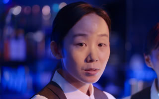 天野はなさん演じる田中善子。声優になる夢のために美容医療に手を出すのか……?