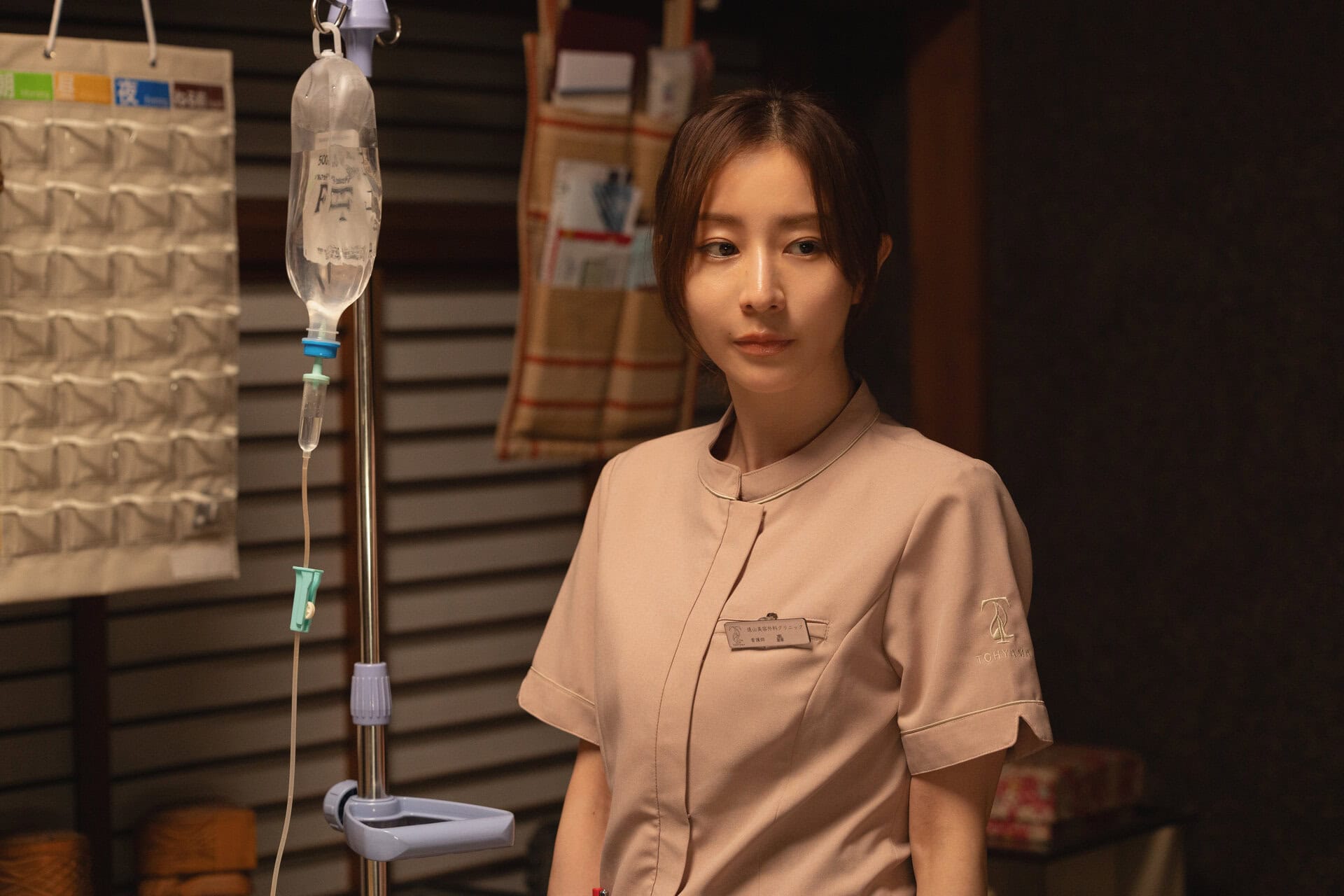 田中みな実さん演じる轟菜々実は、凛の右腕のごとく遠山クリニックで活躍する看護チーフ。