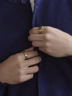 前作［写真上］に比べて40%小型に！ Oura Ring 5 全6色 ¥65,800～、連動アプリ 月額¥990（全てŌURA）
