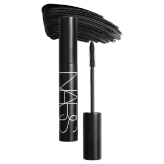上向きまつ毛をロック。ノートリアス マスカラ 04770 ¥4,510(NARS JAPAN・9月11日発売)