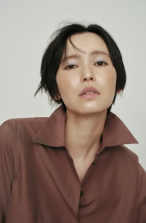 シャツ¥26,000(COS/COS 青山店)