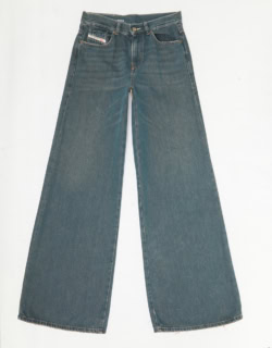 デニムパンツ［1978 D-AKEMI］¥46,200（ディーゼル／ディーゼル ジャパン）
