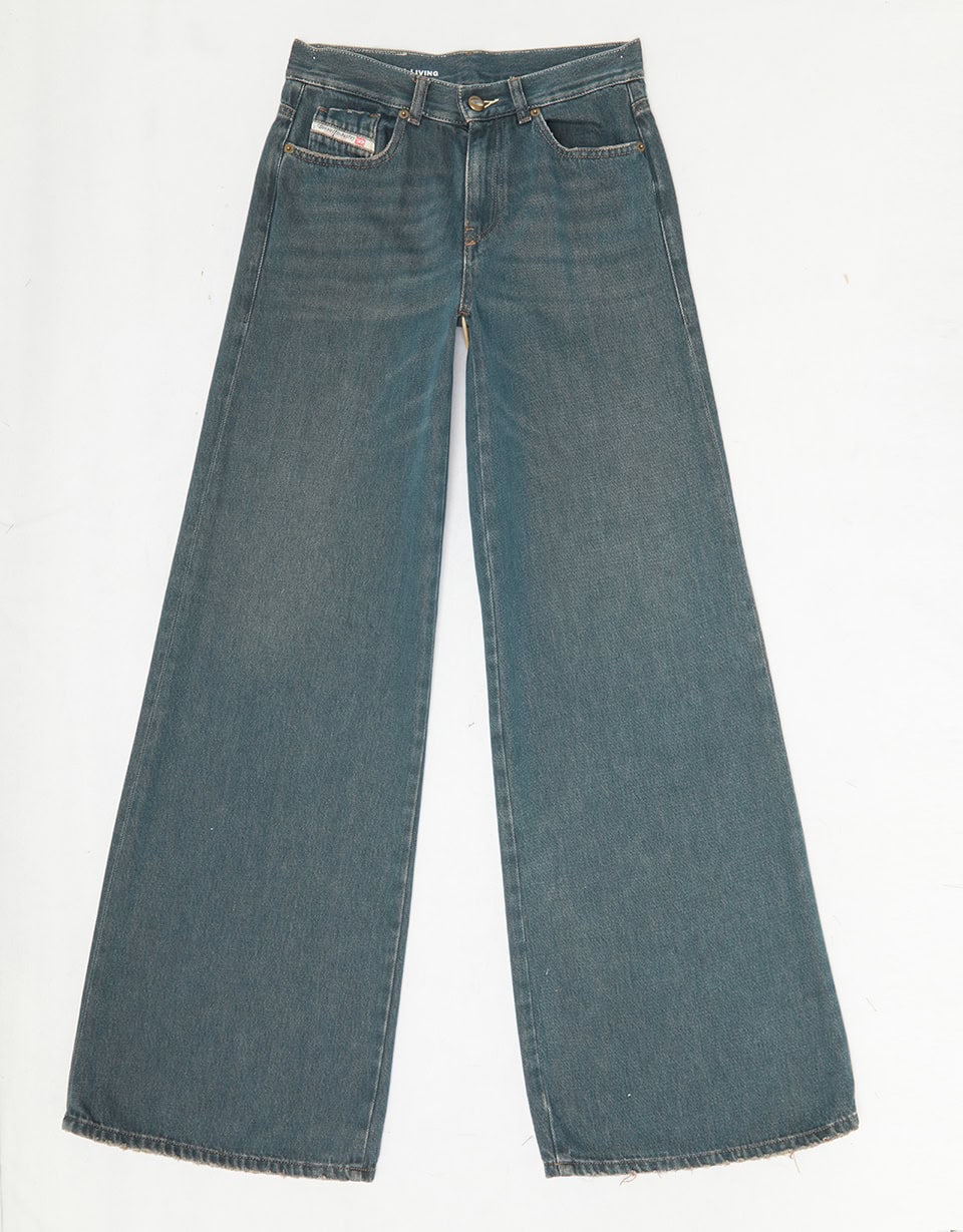 デニムパンツ［1978 D-AKEMI］¥46,200（ディーゼル／ディーゼル ジャパン）