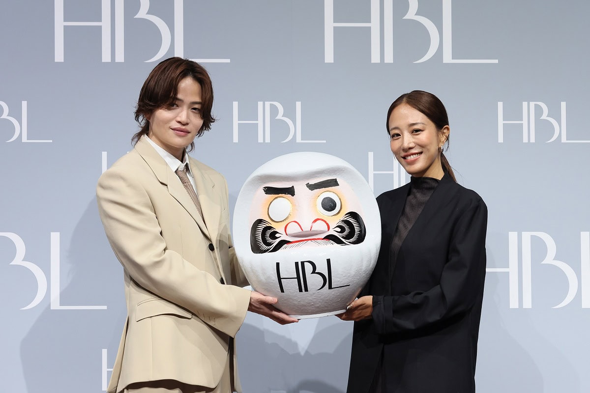 ちょっと左右差が出てしまった、だるまの眉と代表の福井仁美さん