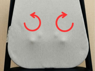 特徴はこのもみ玉の回転。前後に動くのではなく外向きに回転することでより手でマッサージされている感覚に近いんです。