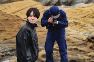 監督:𠮷野竜平/出演:吉岡里帆、奈緒、美保純、酒井若菜、ファーストサマーウイカ、佐月絵美、北村匠海、風吹ジュンほか/配給:ショウゲート/公開:現在、TOHOシネマズ 日比谷ほか全国ロードショー中 © 佐野広実/講談社 ©2026「シャドウワーク」製作委員会